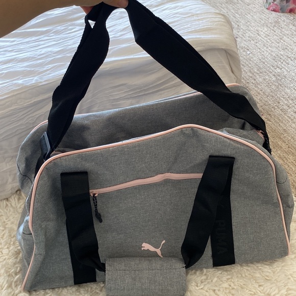 Puma Gym or travel bag. - Picture 3 of 5